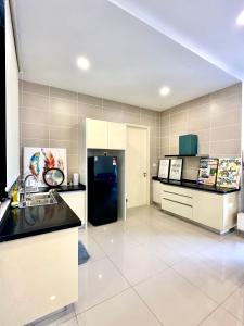 DPristine 4 bedder apartment opposite Legoland and Medini mall