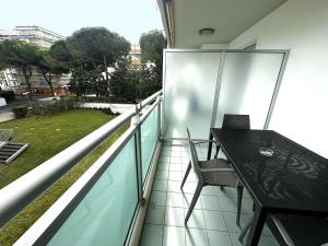 Apartment with pool near the beach