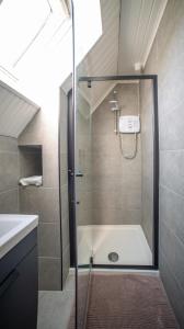 Large Newly Refurbished Lakeside Chalet With Optional Private Hot Tub