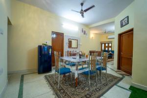 Modern2BHK Home in Mansarovar with high wifi