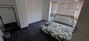 Family Friendly retreat in M33 Sale free parking