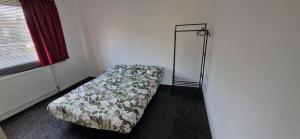 Family Friendly retreat in M33 Sale free parking