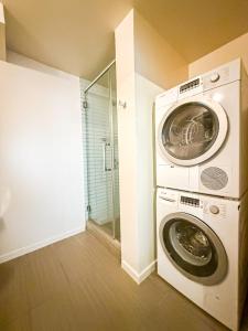 Stylish 2BR Loft with Top-Tier Amenities - 104 - GL