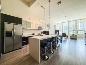 Stylish 2BR Loft with Top-Tier Amenities - 104 - GL