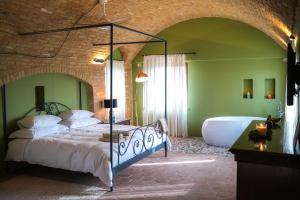 Sacro e Profano Albania