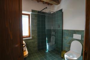 Sacro e Profano Albania