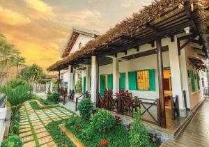 Tropical Rustic 4BR Villa, South Phu Quoc