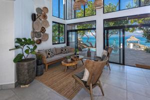 Bayshore 76 Beachfront Villa Palmar de ocoa
