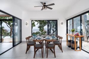 Bayshore 76 Beachfront Villa Palmar de ocoa