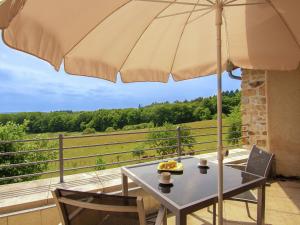 Maisons de vacances Romantic tower with roof terrace and plenty of privacy and use heated pool : photos des chambres