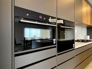 Castlebane New Home 350sqm, 7ACs, Large Deck, View