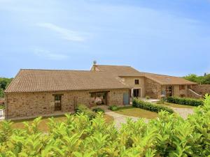 Maisons de vacances Spacious Holiday Home in Roussines with Private Pool : photos des chambres