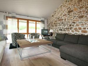 Maisons de vacances Spacious Holiday Home in Roussines with Private Pool : photos des chambres