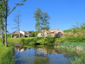 Maisons de vacances Spacious Holiday Home in Roussines with Private Pool : photos des chambres