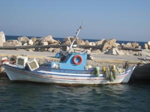 Lavish & Spacious APT with Stunning Seaview, 10 Min ATH Airport