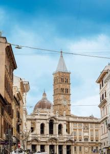 Luxury apartment in the city center with view