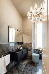 Luxury apartment in the city center with view