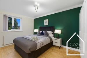 Spacious 4 Bedroom House with Pool table And Pac-Man Games In The City Centre