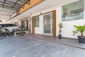 Urbanview Hotel Syariah at Rihlah Homestay Batam