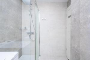 ALABAS - Stylish Central Apartment Check In 24h - Steps from Market Square & River