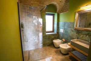 Sacro e Profano Albania