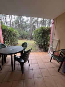 Lorée des Pins TROPICO Appartement T2 en RDC avec terrasse refait à neuf