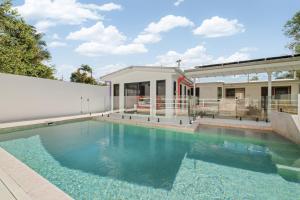 Lush Kuluin Escape Private Pool & Short Drive to Mooloolaba Beach