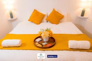 Spacious 2Bedrooms Apt By Newman Stays Short Lets & Serviced Accommodation Watford With Free WiFi, Great Location, Contractors & Families, Long Stay Savings