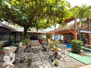 Villas Ela Bahía Ballena Uvita hermosas habitaciones privadas grandes, piscina, cocina, jacuzzi, aire acondicionado, tv y baño privado