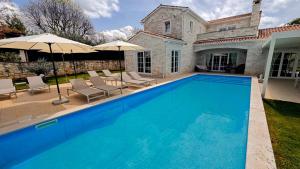 Villa Nina Exclusive mit beheiztem Pool und Meerblick