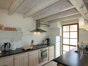 Maisons de vacances Lovely spacious cottage on a fine estate with a heated pool : photos des chambres