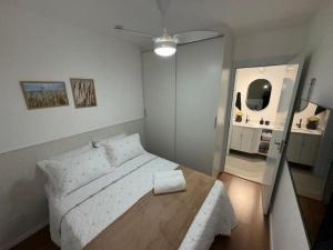 Apartamento mobiliado, com piscina e estacionamento na Barra da Tijuca