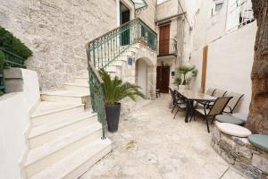 Villa Stone Garden Escape with jacuzzi