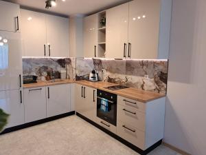 Elegant Stay 1-Bedroom Apartment in St St Constantine and Helena, Free Parking