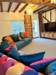 Family stay with soft play, hot tub, ping pong, pool table!