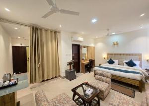 HOTEL - VISHWANATH ! - ! Varanasi - Providing Air conditioned & Well Decorated Rooms with Free Wi-Fi - & Restaurant With LIft Facilities - Best hotel in Varanasi