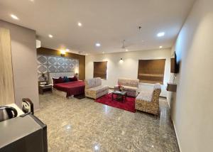 HOTEL - VISHWANATH ! - ! Varanasi - Providing Air conditioned & Well Decorated Rooms with Free Wi-Fi - & Restaurant With LIft Facilities - Best hotel in Varanasi