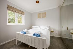 Shell Cove - With Sunny Rear Patio Near Harbourside Park