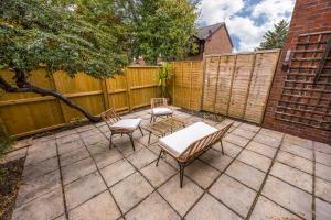 Shell Cove - With Sunny Rear Patio Near Harbourside Park