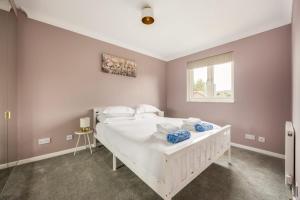 Shell Cove - With Sunny Rear Patio Near Harbourside Park