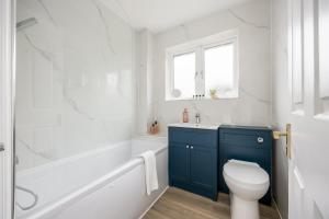 Shell Cove - With Sunny Rear Patio Near Harbourside Park