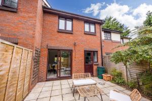 Shell Cove - With Sunny Rear Patio Near Harbourside Park