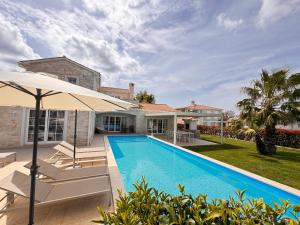 Villa Nina Exclusive mit beheiztem Pool und Meerblick
