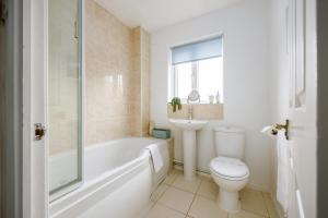 Quai Des Pecheurs - With Views from Bedroom Overlooking the Harbour