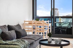 Prime CBD Living - Pool, Gym & City Views