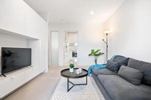 Prime CBD Living - Pool, Gym & City Views