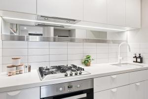 Prime CBD Living - Pool, Gym & City Views