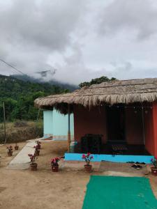 Kanthalloor Mud & Mist Homestay