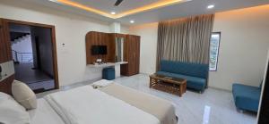 Starlight Restro and Hotel