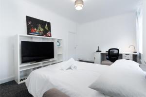 Centrally Located Flat Sleeps 4 King and Sofabed